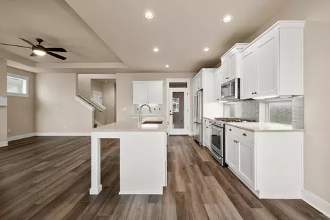 Kitchen - 20909 Sotra Loop, Bend, OR 97702 photo 3 of 4