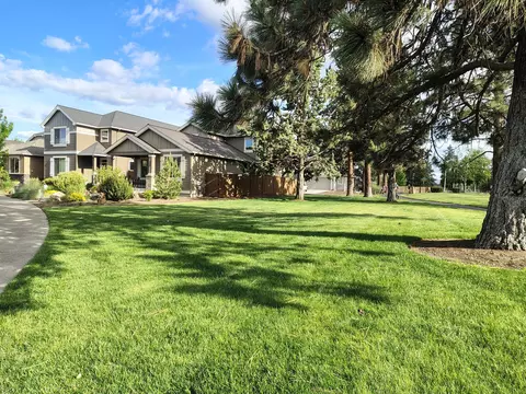 Exterior - 20909 Sotra Loop, Bend, OR 97702 photo 5 of 11