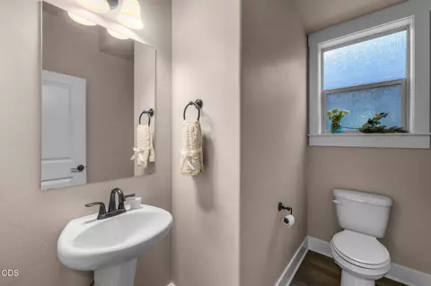 Bath - 20909 Sotra Loop, Bend, OR 97702 photo 2 of 3