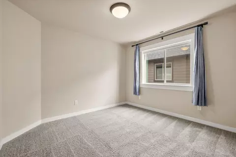 Bedroom - 20909 Sotra Loop, Bend, OR 97702 photo 6 of 8