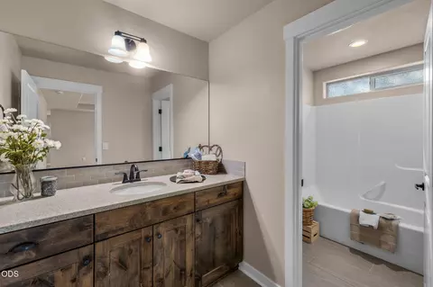 Bath - 20909 Sotra Loop, Bend, OR 97702 photo 3 of 3