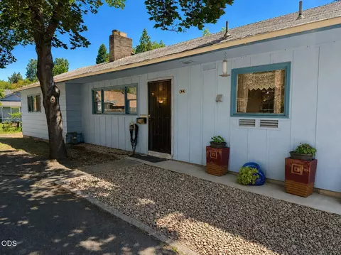 423 SE M St, Grants Pass, OR 97526