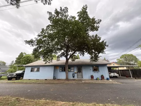 423 SE M St, Grants Pass, OR 97526
