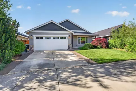 2803 Esther Ln, Grants Pass, OR 97527