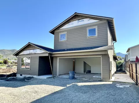 312 Lithia Ave, Talent, OR 97540