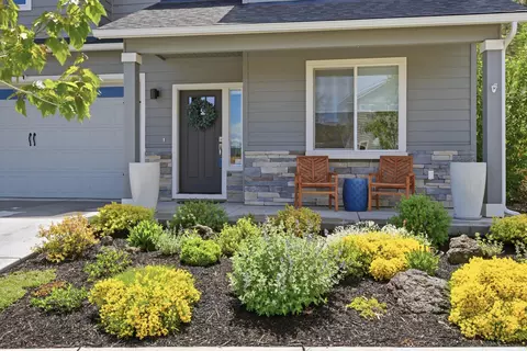 Exterior - 20429 SE Senden Ln, Bend, OR 97702 photo 3 of 19