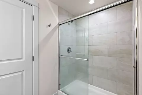 Bath - 20429 SE Senden Ln, Bend, OR 97702 photo 3 of 5