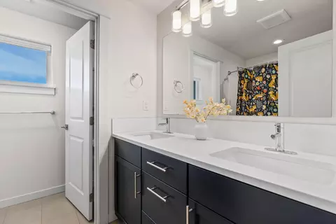 Bath - 20429 SE Senden Ln, Bend, OR 97702 photo 5 of 5