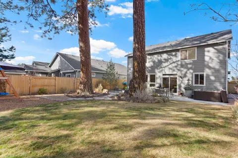 Exterior - 20429 SE Senden Ln, Bend, OR 97702 photo 9 of 19