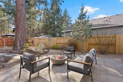 Exterior - 20429 SE Senden Ln, Bend, OR 97702 photo 5 of 19