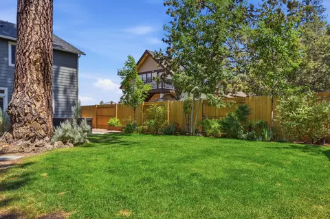 Exterior - 20429 SE Senden Ln, Bend, OR 97702 photo 10 of 19