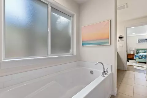 Bath - 20429 SE Senden Ln, Bend, OR 97702 photo 4 of 5
