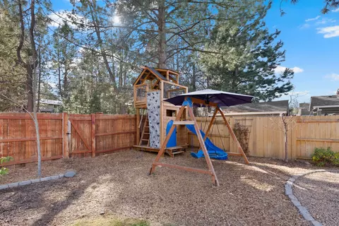 Exterior - 20429 SE Senden Ln, Bend, OR 97702 photo 8 of 19