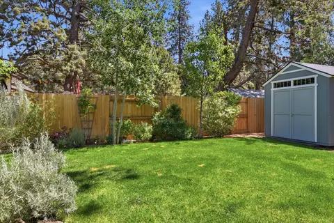 Exterior - 20429 SE Senden Ln, Bend, OR 97702 photo 13 of 19