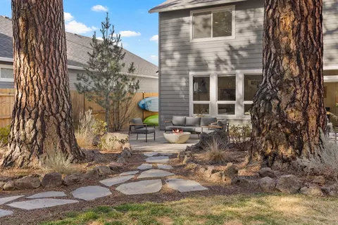 Exterior - 20429 SE Senden Ln, Bend, OR 97702 photo 15 of 19