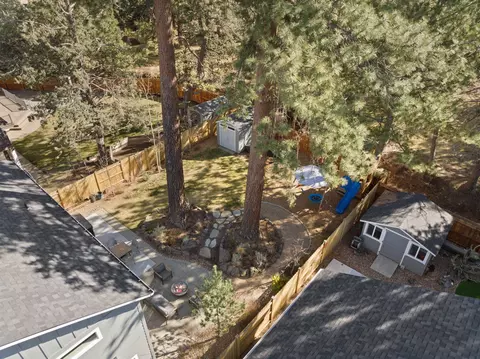 Exterior - 20429 SE Senden Ln, Bend, OR 97702 photo 17 of 19
