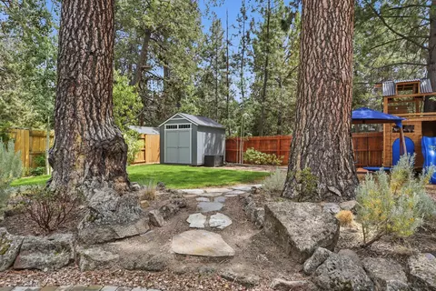 Exterior - 20429 SE Senden Ln, Bend, OR 97702 photo 14 of 19