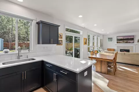 Kitchen - 20429 SE Senden Ln, Bend, OR 97702 photo 5 of 5