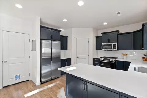 Kitchen - 20429 SE Senden Ln, Bend, OR 97702 photo 2 of 5