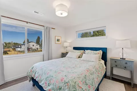 Bedroom - 20429 SE Senden Ln, Bend, OR 97702 photo 5 of 6