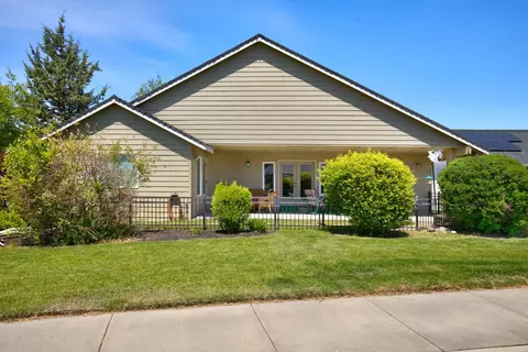 4460 SW Trevino Ct, Redmond, OR 97756