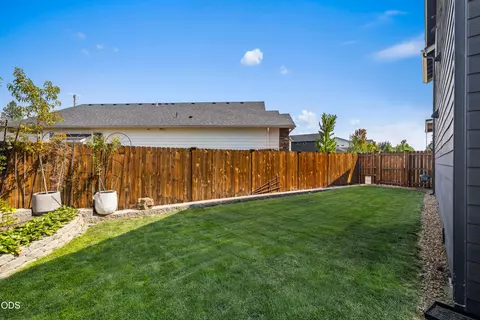 Exterior - 21182 Thomas Dr, Bend, OR 97702 photo 4 of 7