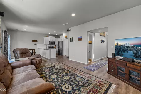 Living - 21182 Thomas Dr, Bend, OR 97702 photo 1 of 1