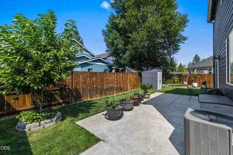 Exterior - 21182 Thomas Dr, Bend, OR 97702 photo 5 of 7