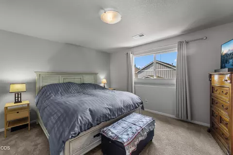 Bedroom - 21182 Thomas Dr, Bend, OR 97702 photo 7 of 7
