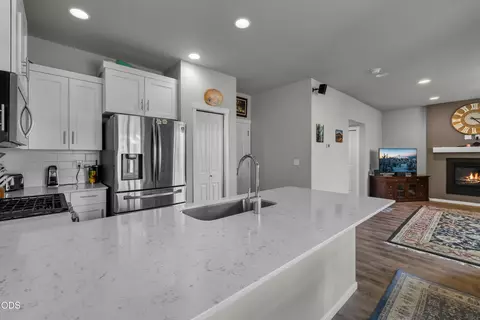 Kitchen - 21182 Thomas Dr, Bend, OR 97702 photo 1 of 2
