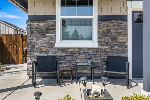 Exterior - 21182 Thomas Dr, Bend, OR 97702 photo 6 of 7
