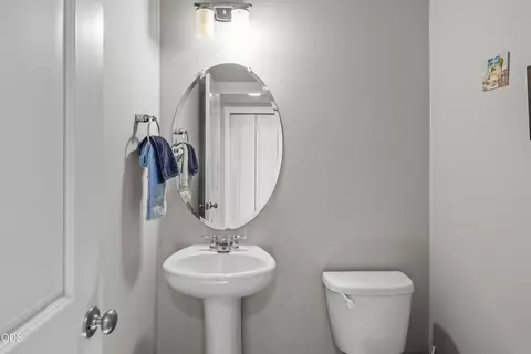 Bath - 21182 Thomas Dr, Bend, OR 97702 photo 4 of 4