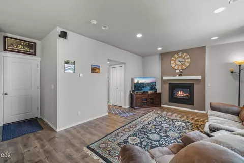 Other - 21182 Thomas Dr, Bend, OR 97702 photo 4 of 7