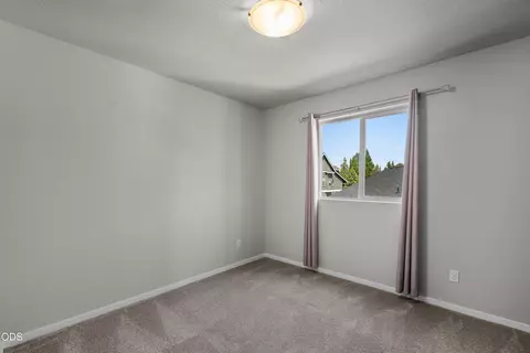 Bedroom - 21182 Thomas Dr, Bend, OR 97702 photo 5 of 7