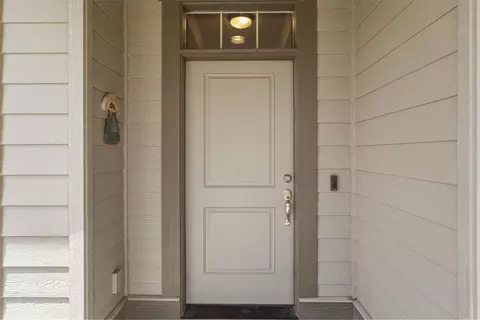Entry Way - 51925 Campfire Dr, La Pine, OR 97739 photo 1 of 3