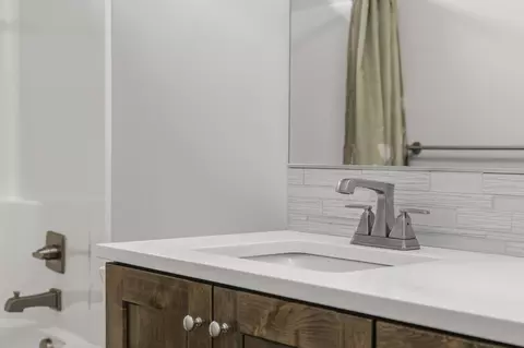 Bath - 51925 Campfire Dr, La Pine, OR 97739 photo 3 of 3