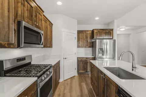 Kitchen - 51925 Campfire Dr, La Pine, OR 97739 photo 1 of 4