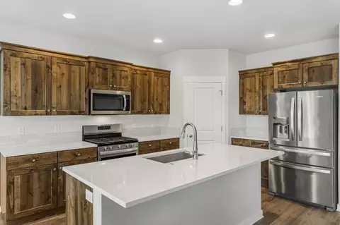 Kitchen - 51925 Campfire Dr, La Pine, OR 97739 photo 3 of 4