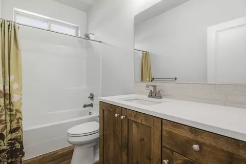 Bath - 51925 Campfire Dr, La Pine, OR 97739 photo 2 of 3