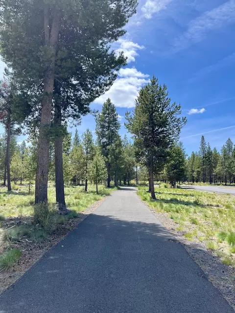 Exterior - 51925 Campfire Dr, La Pine, OR 97739 photo 5 of 16