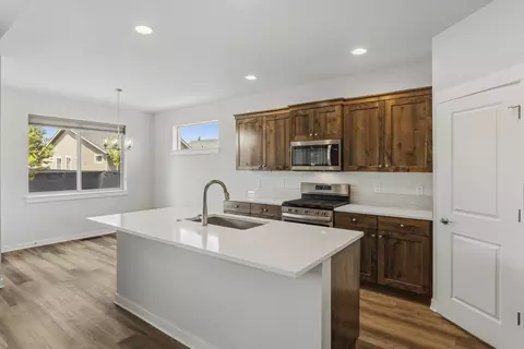 Kitchen - 51925 Campfire Dr, La Pine, OR 97739 photo 4 of 4
