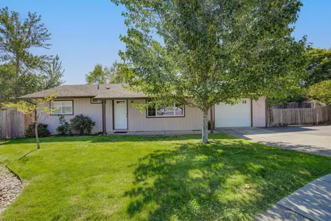 1600 NW Sue Cir, Grants Pass, OR 97526