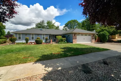 911 La Loma Dr, Medford, OR 97504