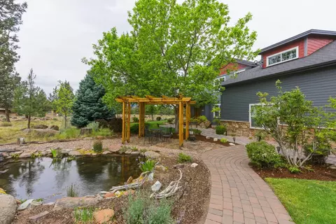 17584 Mountain View Rd, Sisters, OR 97759