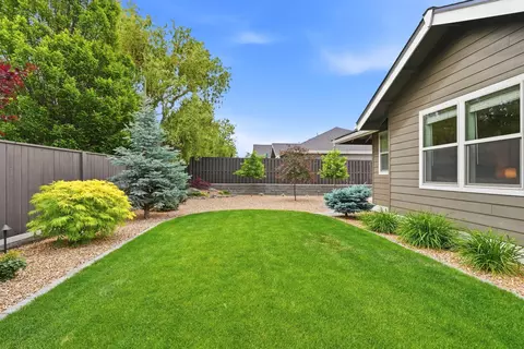 Exterior - 2714 NW 23rd Loop, Redmond, OR 97756 photo 17 of 18