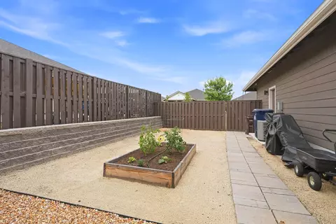 Exterior - 2714 NW 23rd Loop, Redmond, OR 97756 photo 12 of 18