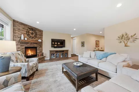 Living - 2714 NW 23rd Loop, Redmond, OR 97756 photo 3 of 6