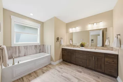 Bath - 2714 NW 23rd Loop, Redmond, OR 97756 photo 1 of 5
