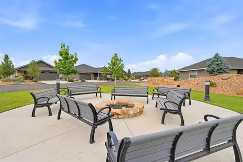 View/Area - 2714 NW 23rd Loop, Redmond, OR 97756 photo 1 of 4