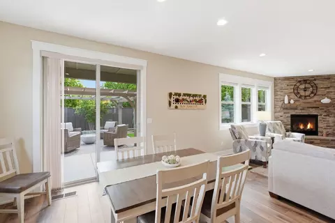 Dining - 2714 NW 23rd Loop, Redmond, OR 97756 photo 1 of 2